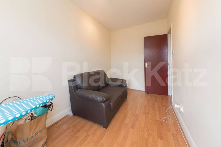 A modern two double bedroom flat set on the top floor of period building Hercules Street, Holloway 